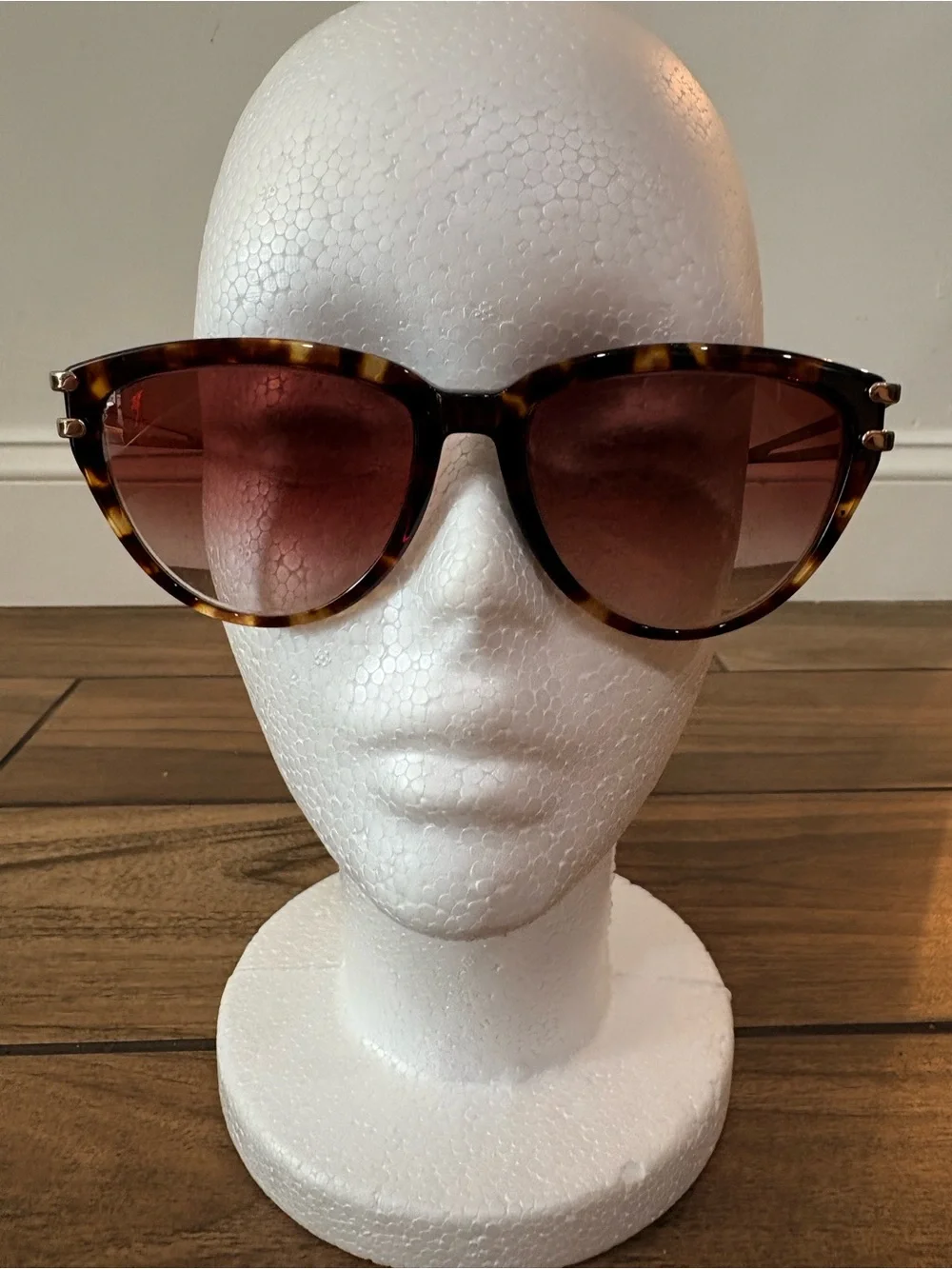 Bob Mackie sunglasses  Tortoise Frame Sunglasses with Pink Gradient Lenses rx